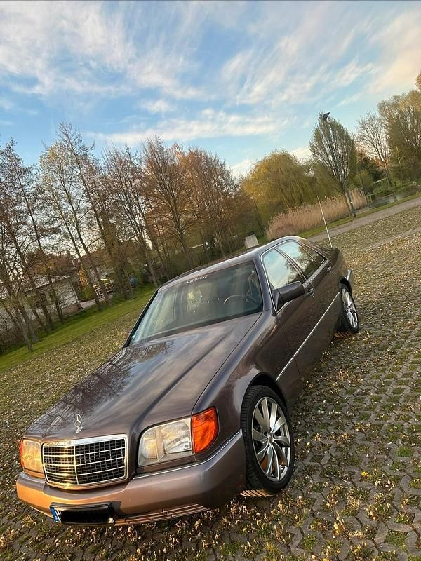 Używany Mercedes E500 326 KM (239 kW) 1992 Andere farben Sedan/Limuzyna