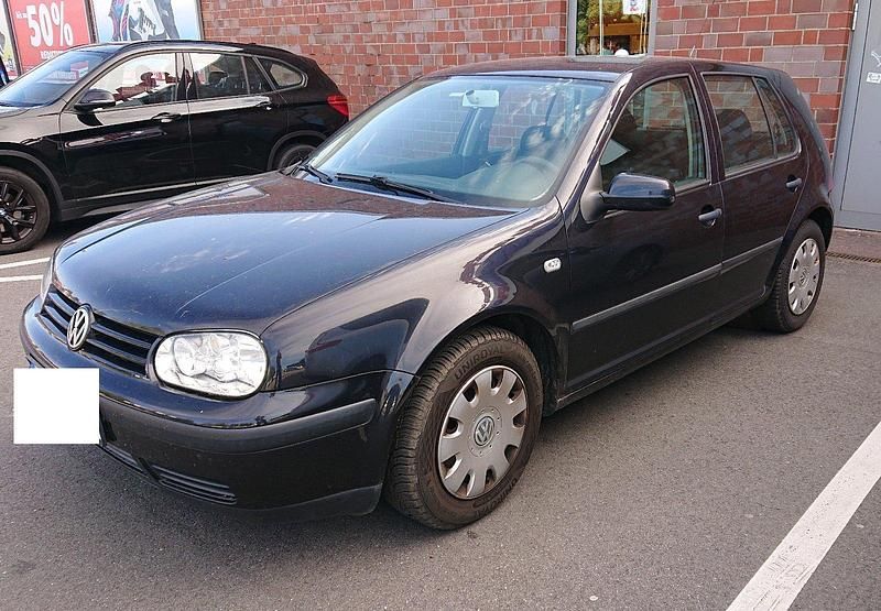 Schwarz Gebraucht 2000 VW Golf IV Edition Kleinwagen | 550 € (Superpreis) - Bild 1/3