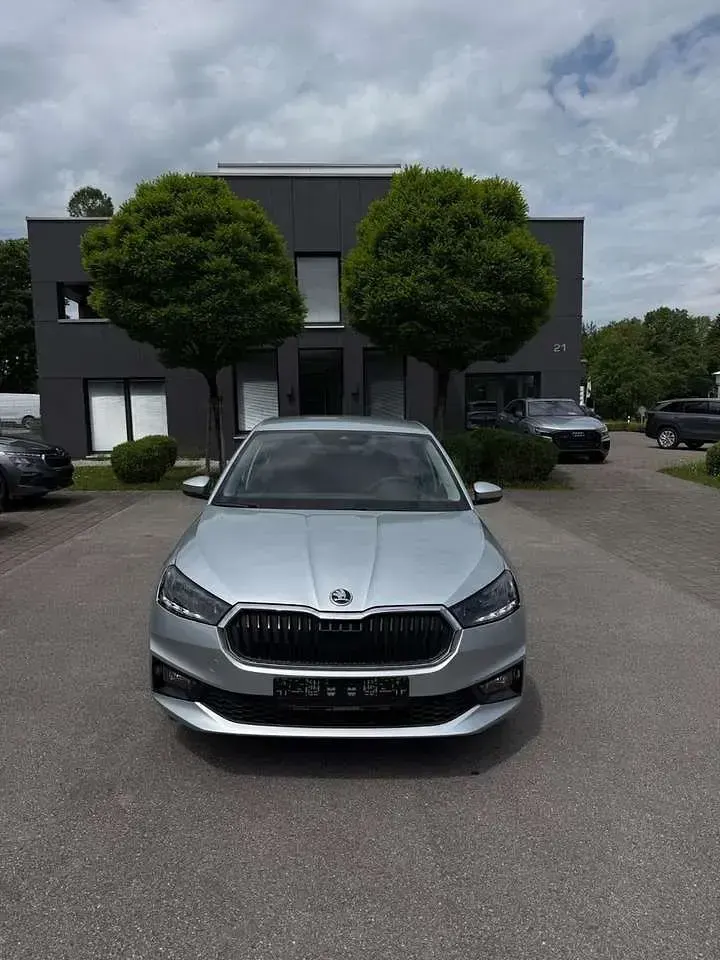 Neu Skoda Fabia 95 PS (69 kW) 2025 Brillantsilber Kleinwagen