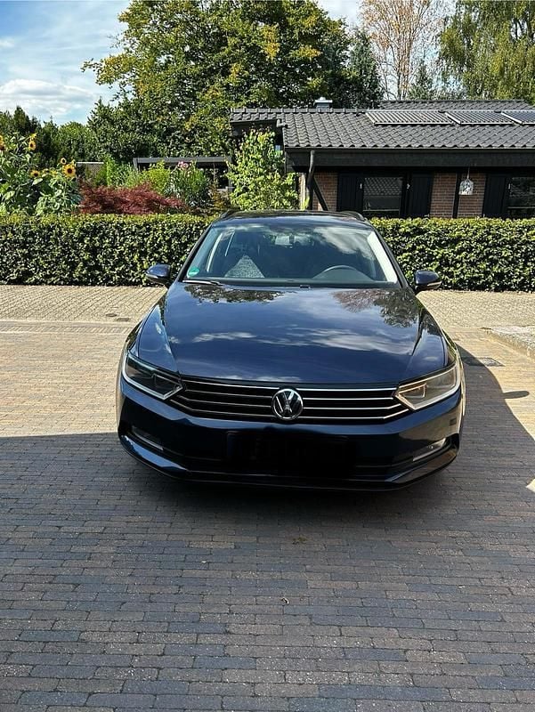 Blau Gebraucht 2017 VW Passat Kombi | 8.500 € (Superpreis) - Bild 1/4