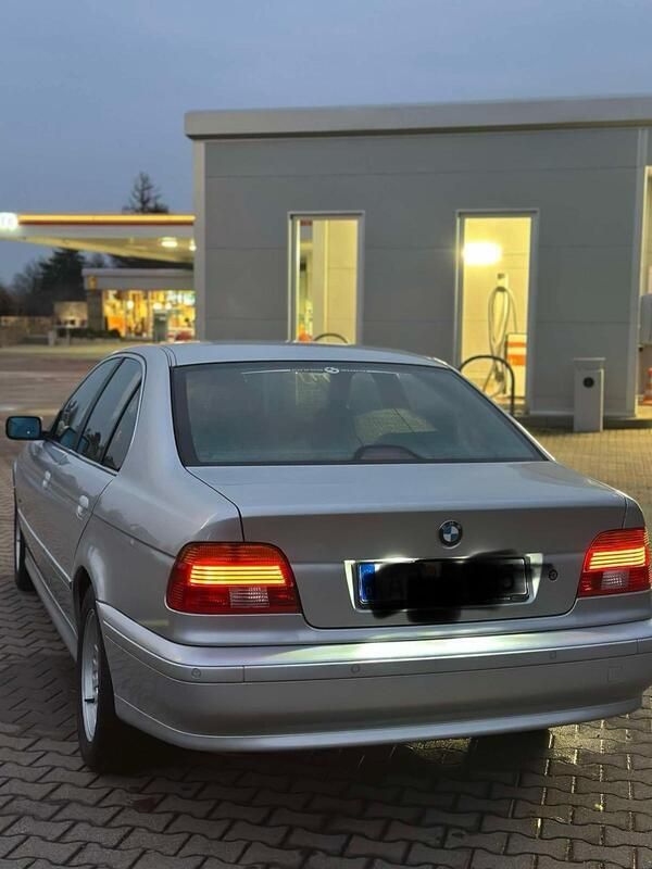 Grau Gebraucht 2000 BMW 520 Limousine | 1.700 € (Guter Preis) - Bild 1/4