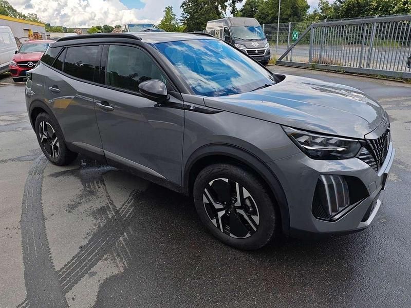Grau/typ aussenverkleidung met Gebraucht 2023 Peugeot e-2008 GT SUV | 25.900 € (Superpreis) - Bild 1/4