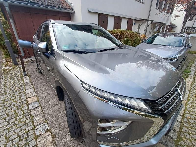 Grau Gebraucht 2022 Mitsubishi Eclipse Cross Plus SUV | 19.999 € (Guter Preis) - Bild 1/4