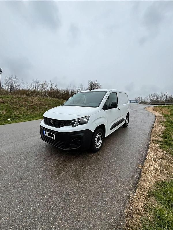 Gebraucht Peugeot Partner 110 PS (80 kW) 2020 Weiß Van / Kleinbus