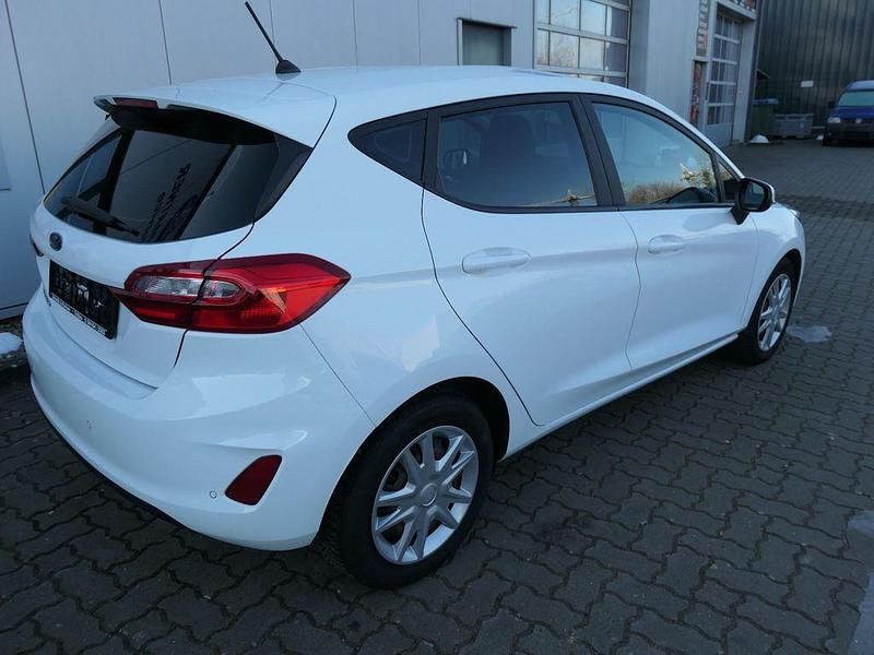 Gebraucht Ford Fiesta Cool & Connect 101 PS (74 kW) 2018 Weiß Limousine
