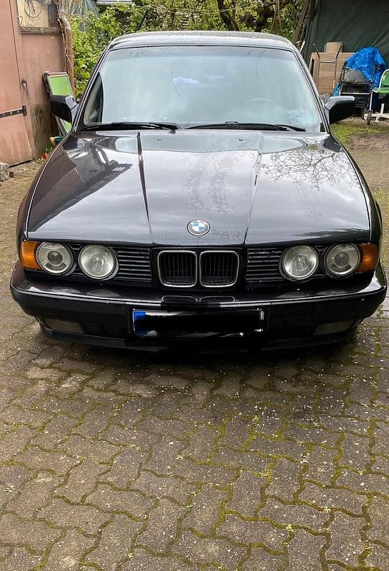 Schwarz Gebraucht 1991 BMW 535 Limousine | 7.500 € - Bild 1/4