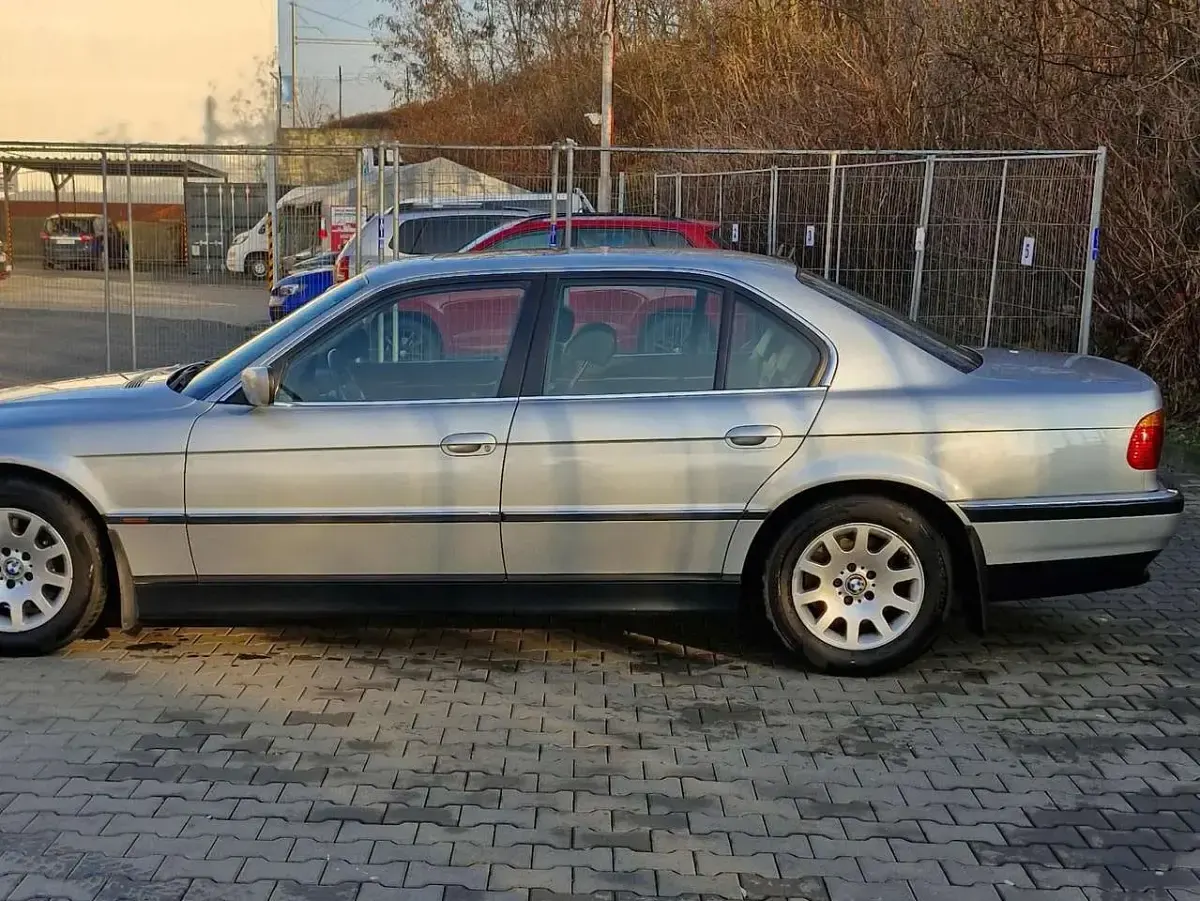 Second-hand BMW 740 245 CP (180 kW) 1999 Berlinǎ