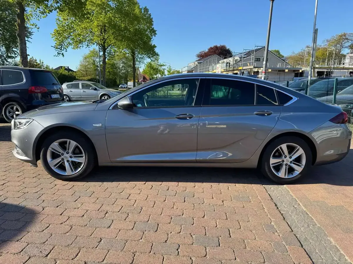 Gebraucht Opel Insignia Dynamic 165 PS (121 kW) 2018 Licht grau m2 Limousine