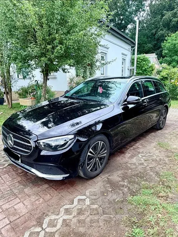Gebraucht Mercedes E200 163 PS (119 kW) 2021 Schwarz Limousine