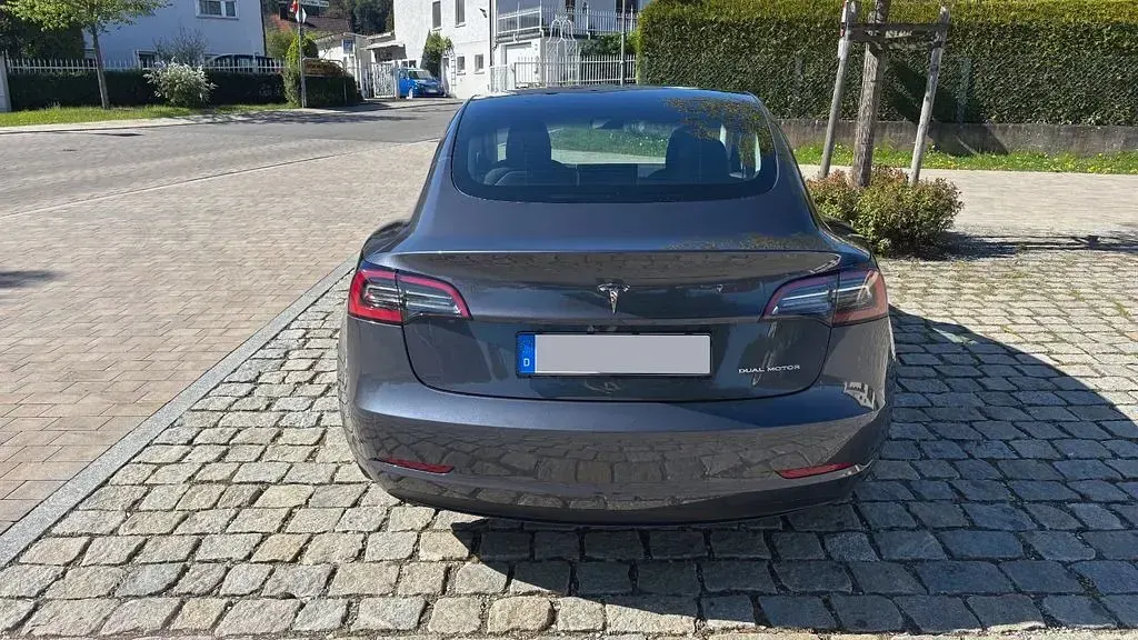 Käytetty Tesla Model 3 366 kW (498 HP) 2021 Harmaa Sedan