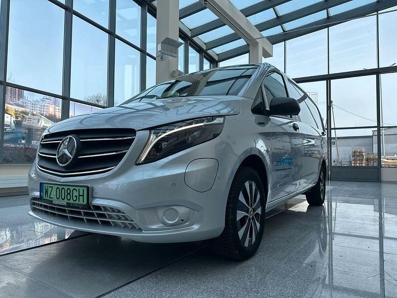 Gebraucht Mercedes e-Vito 85 kW (116 PS) 2023 Silber Van / Kleinbus
