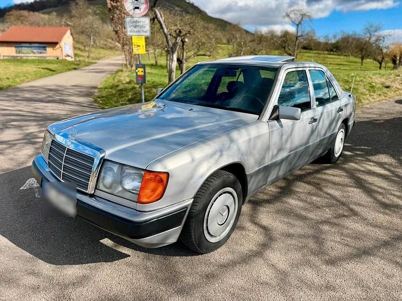 Gebraucht Mercedes 230 132 PS (97 kW) 1991 Silber Limousine