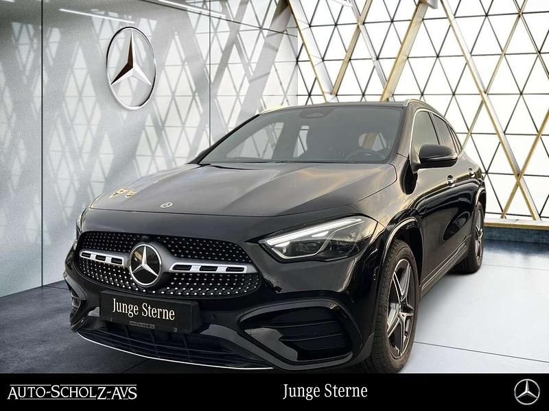 Unilack nachtschwarz Gebraucht 2025 Mercedes GLA200 AMG SUV | 41.949 € (Fairer Preis) - Bild 1/3