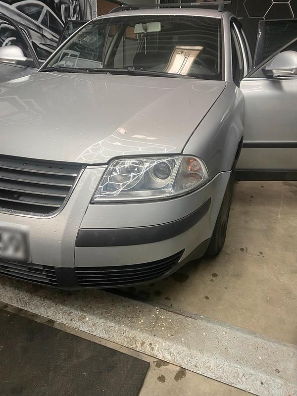 Second-hand VW Passat 131 CP (96 kW) 2004 Argintiu Break