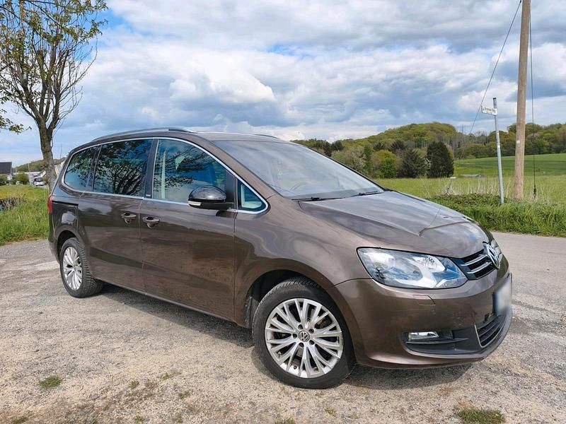 Gebraucht VW Sharan Trendline 140 PS (102 kW) 2012 Braun Van / Kleinbus