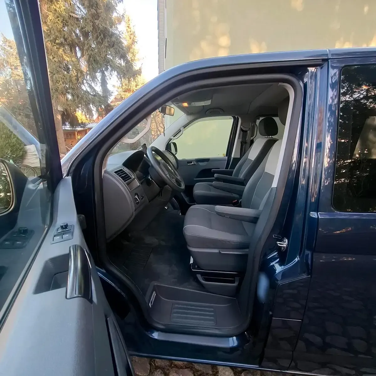 Gebraucht VW Multivan 102 PS (75 kW) 2012 Blau Van / Kleinbus