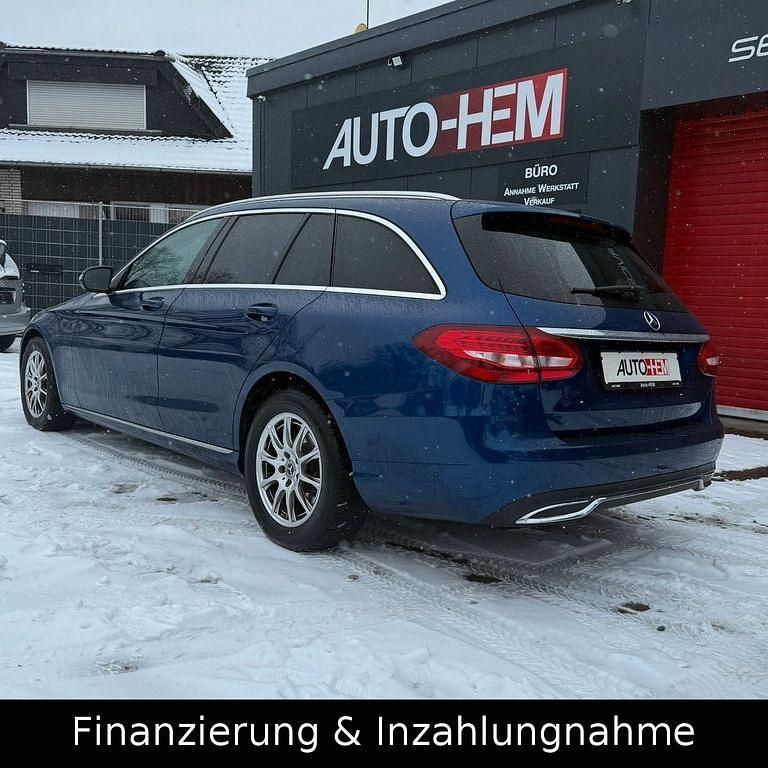 Gebraucht Mercedes C180 Business 156 PS (114 kW) 2017 Blau Limousine