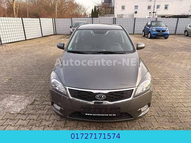 Grau Gebraucht 2010 Kia Ceed Limousine | 1.250 € (Superpreis) - Bild 1/4