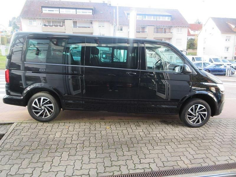 Gebraucht VW Caravelle 150 PS (110 kW) 2022 Deep black perl Van / Kleinbus