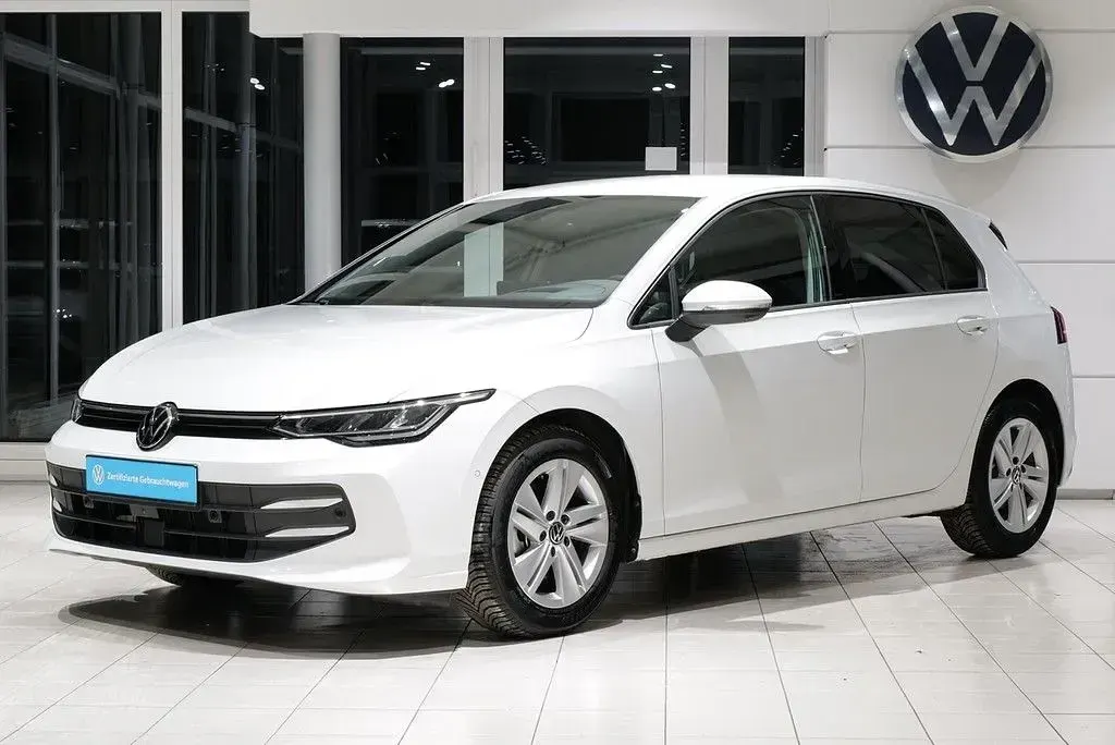 Gebraucht VW Golf VIII Life 116 PS (85 kW) 2025 Weiß Limousine
