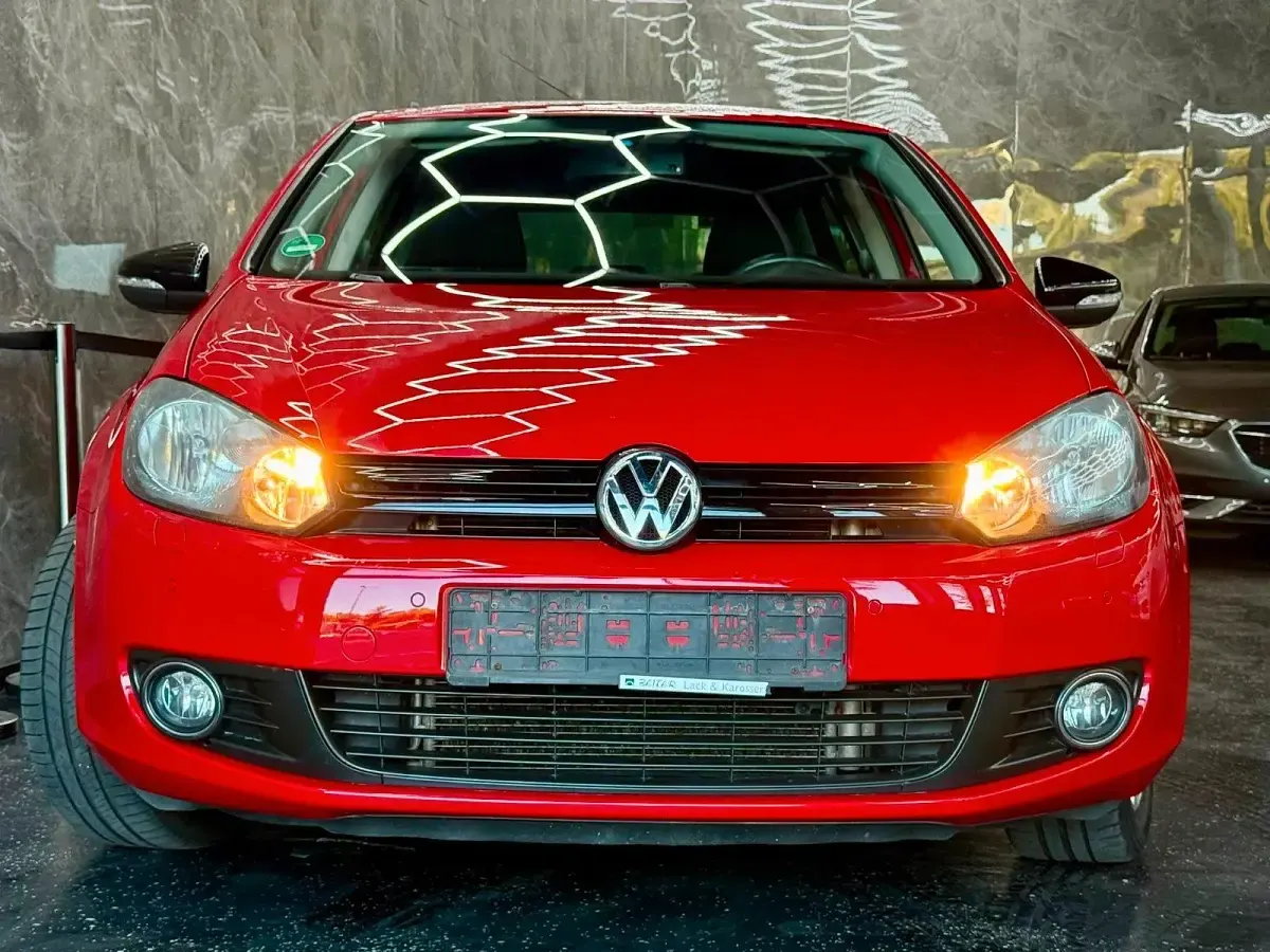 Gebraucht VW Golf VI Match 122 PS (89 kW) 2012 Rot Kleinwagen