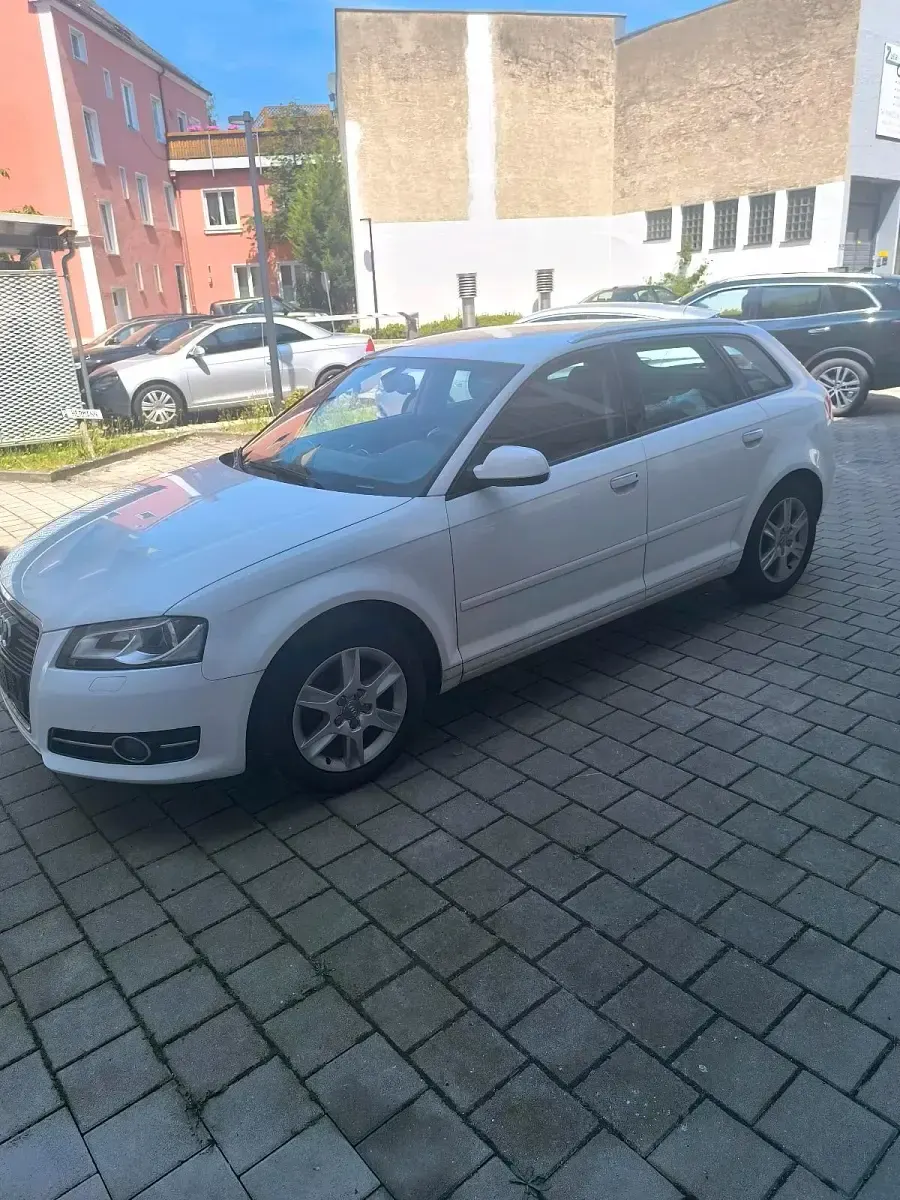 Gebraucht Audi A3 105 PS (77 kW) 2013 Weiß Limousine