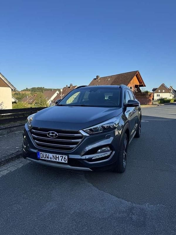 Grau Gebraucht 2018 Hyundai Tucson Premium SUV | 14.500 € (Guter Preis) - Bild 1/4