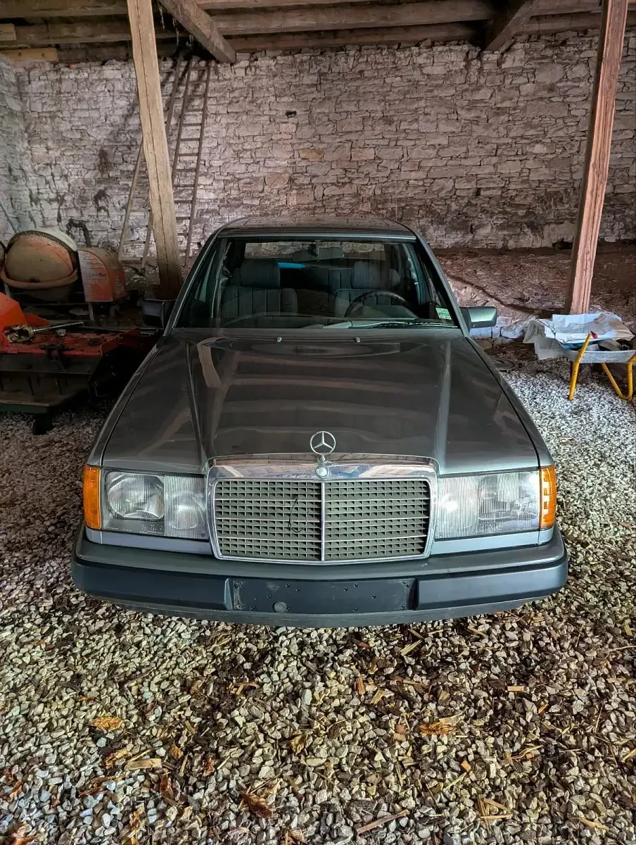 Gebraucht Mercedes 230 132 PS (97 kW) 1988 Grau Limousine