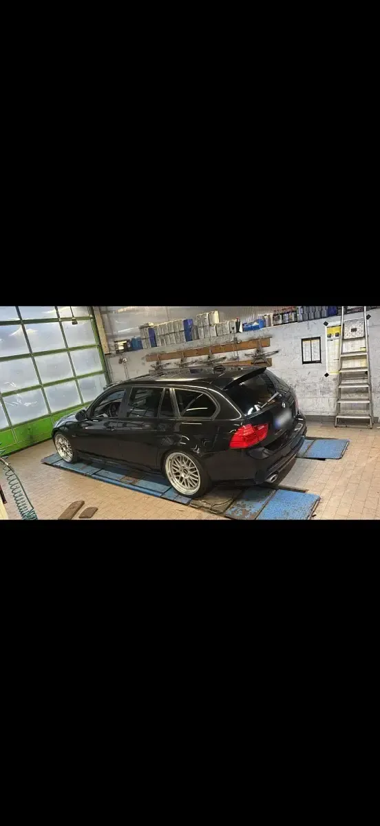 Gebraucht BMW 320 177 PS (130 kW) 2009 Schwarz Kombi