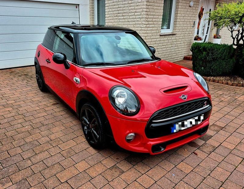 Rot Gebraucht 2018 Mini Cooper S Chili Kleinwagen | 21.300 € (Etwas zu teuer) - Bild 1/4