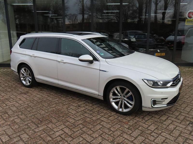 Gebraucht VW Passat Highline 218 PS (160 kW) 2015 Weiß Kombi