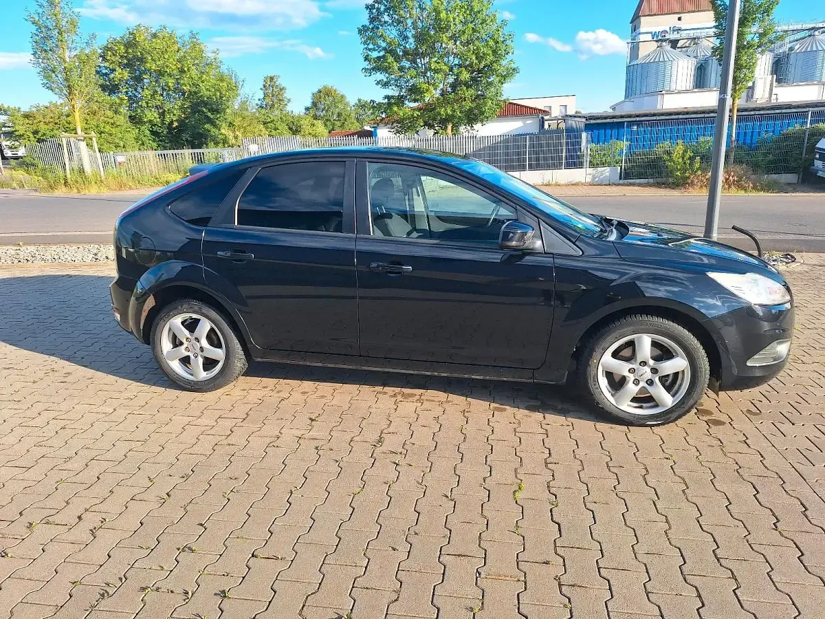 Gebraucht Ford Focus 100 PS (73 kW) 2008 Schwarz Kleinwagen
