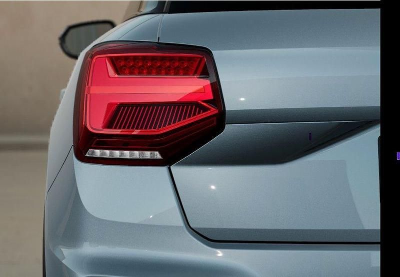 Second-hand Audi Q2 Advanced Plus 150 CP (110 kW) 2025 Gri SUV