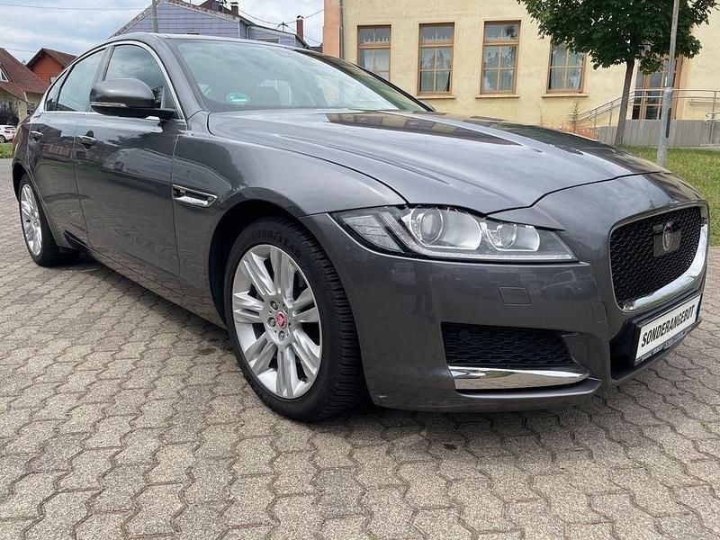 Grau Gebraucht 2016 Jaguar XF Prestige Limousine | 14.499 € (Guter Preis) - Bild 1/4