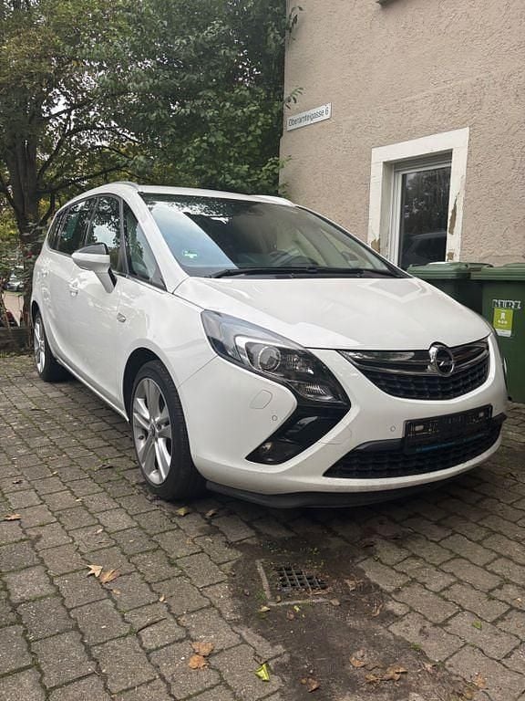 Weiß Gebraucht 2015 Opel Zafira Tourer Selection Van / Kleinbus | 11.200 € (Etwas zu teuer) - Bild 1/4