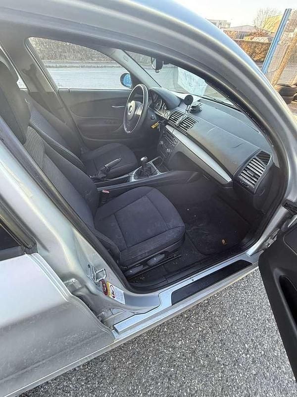 Second-hand BMW 118 143 CP (105 kW) 2008 Argintiu Hatchback