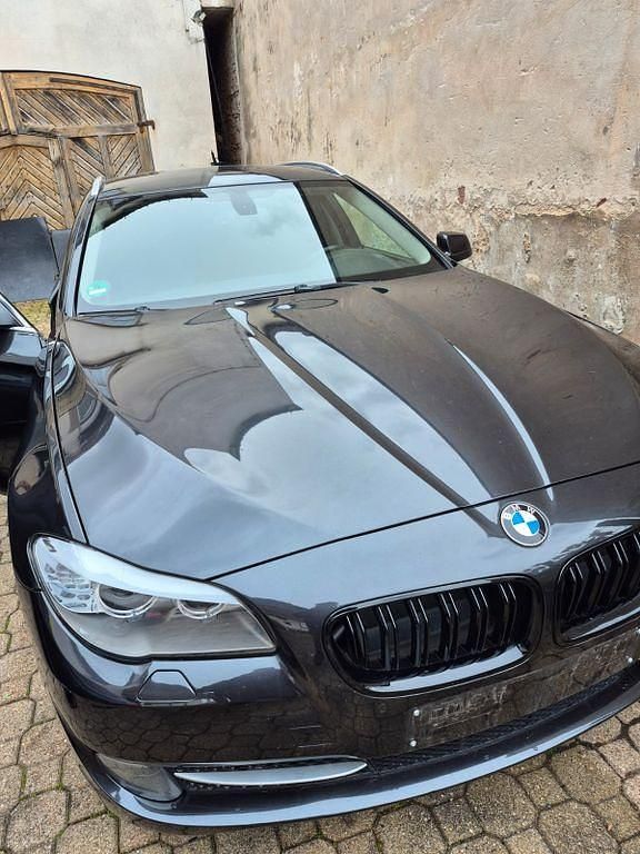 Gebraucht BMW 520 184 PS (135 kW) 2012 Grau Kombi