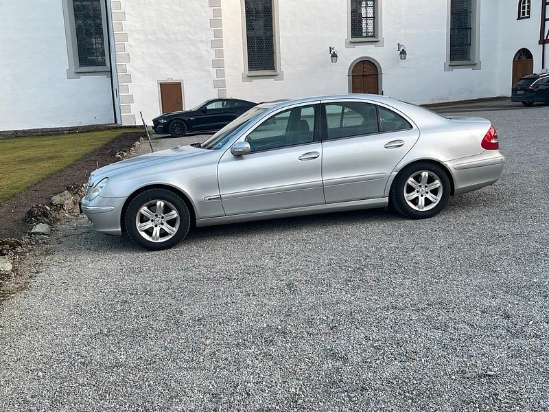 Gebraucht Mercedes 220 150 PS (110 kW) 2004 Silber Limousine
