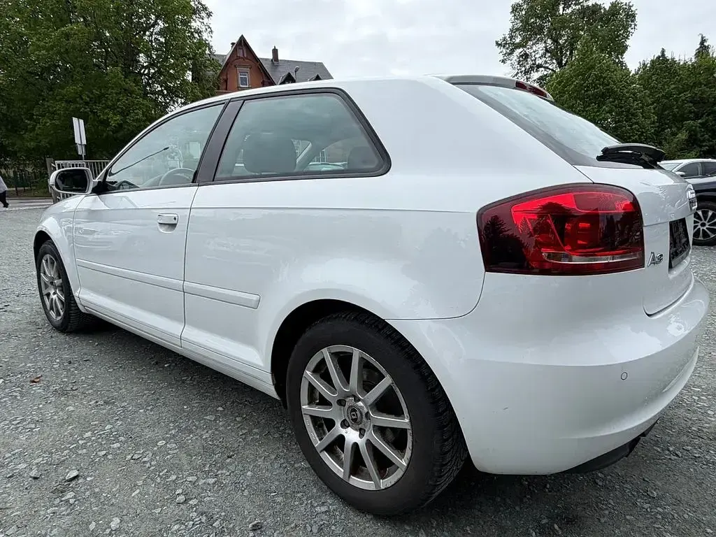 Gebraucht Audi A3 Attraction 105 PS (77 kW) 2010 Weiß Kleinwagen