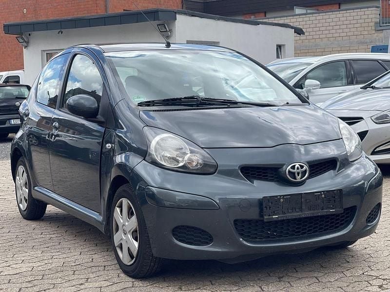 Grau Gebraucht 2010 Toyota Aygo City Kleinwagen | 4.500 € (Fairer Preis) - Bild 1/4