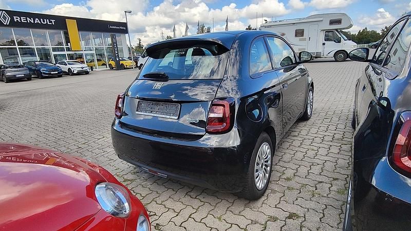 Gebraucht Fiat 500e 86 kW (118 PS) 2023 Schwarz Kleinwagen