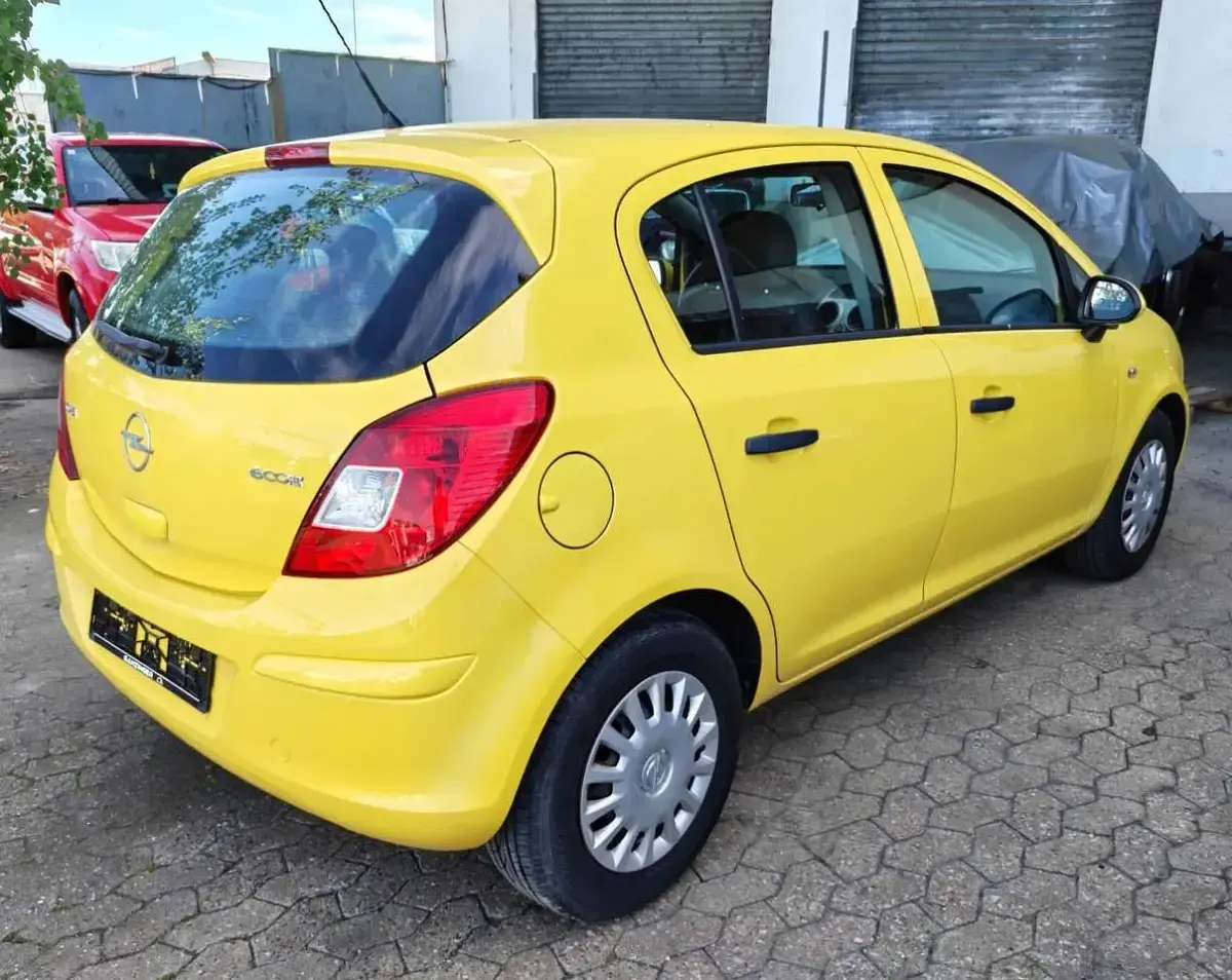 Używany Opel Corsa Selection 60 KM (44 kW) 2009 Żółty Hatchback