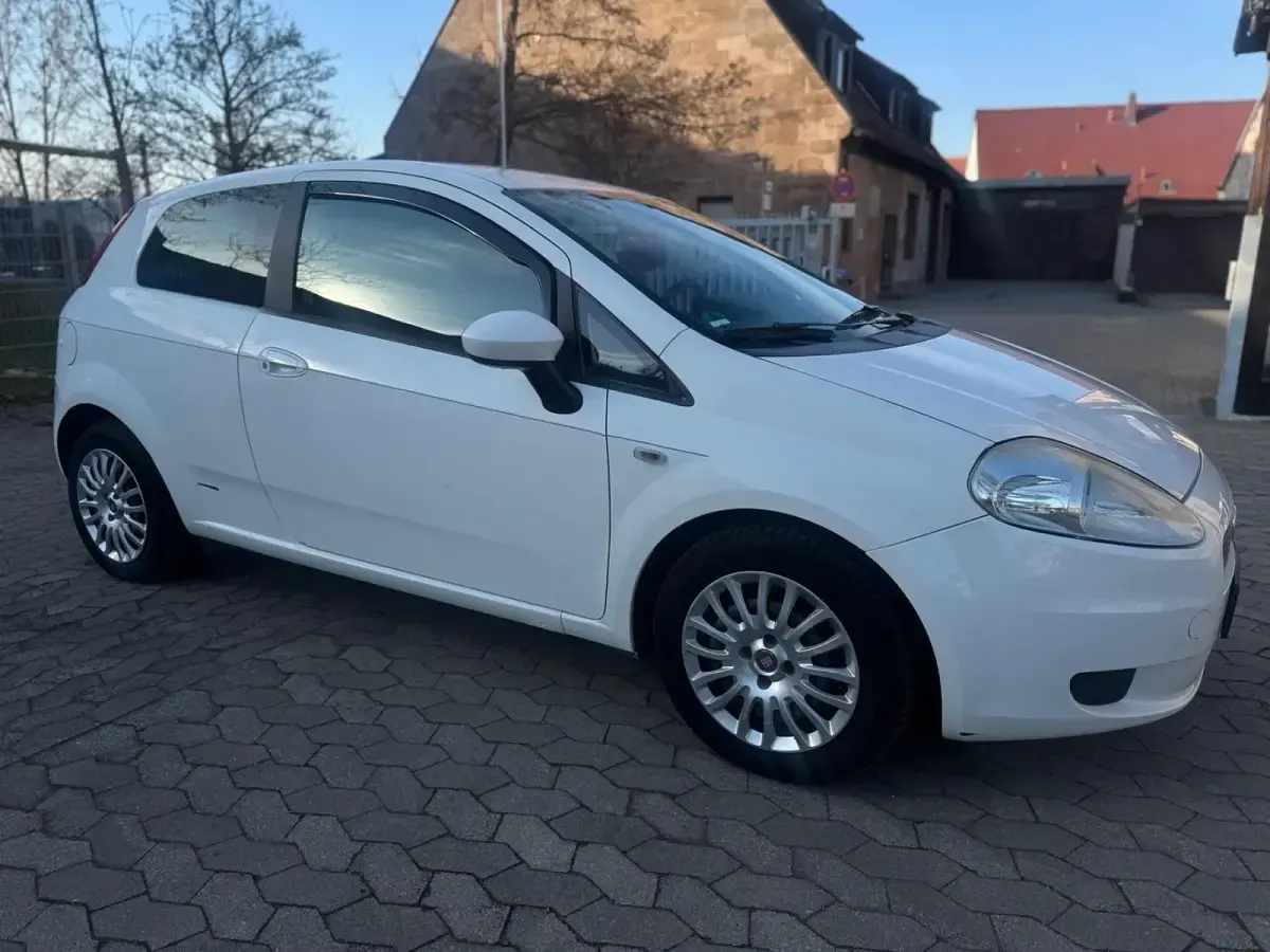 Gebraucht Fiat Grande Punto 90 PS (66 kW) 2009 Weiß Kleinwagen