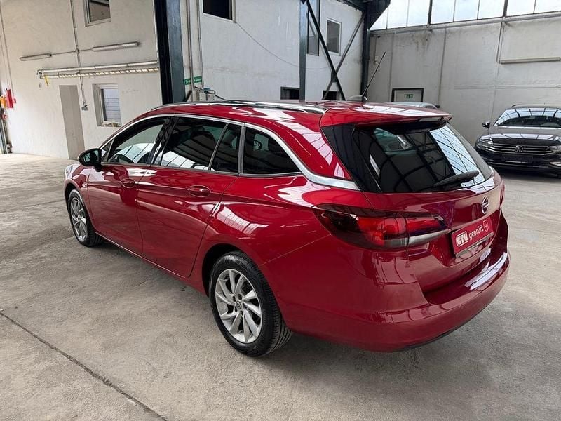 Usado Opel Astra Elegance 145 CV (106 kW) 2020 Rojo Familiar