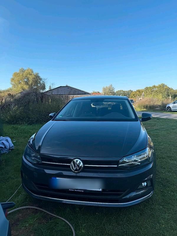 Grau Gebraucht 2019 VW Polo Kleinwagen | 14.000 € - Bild 1/4