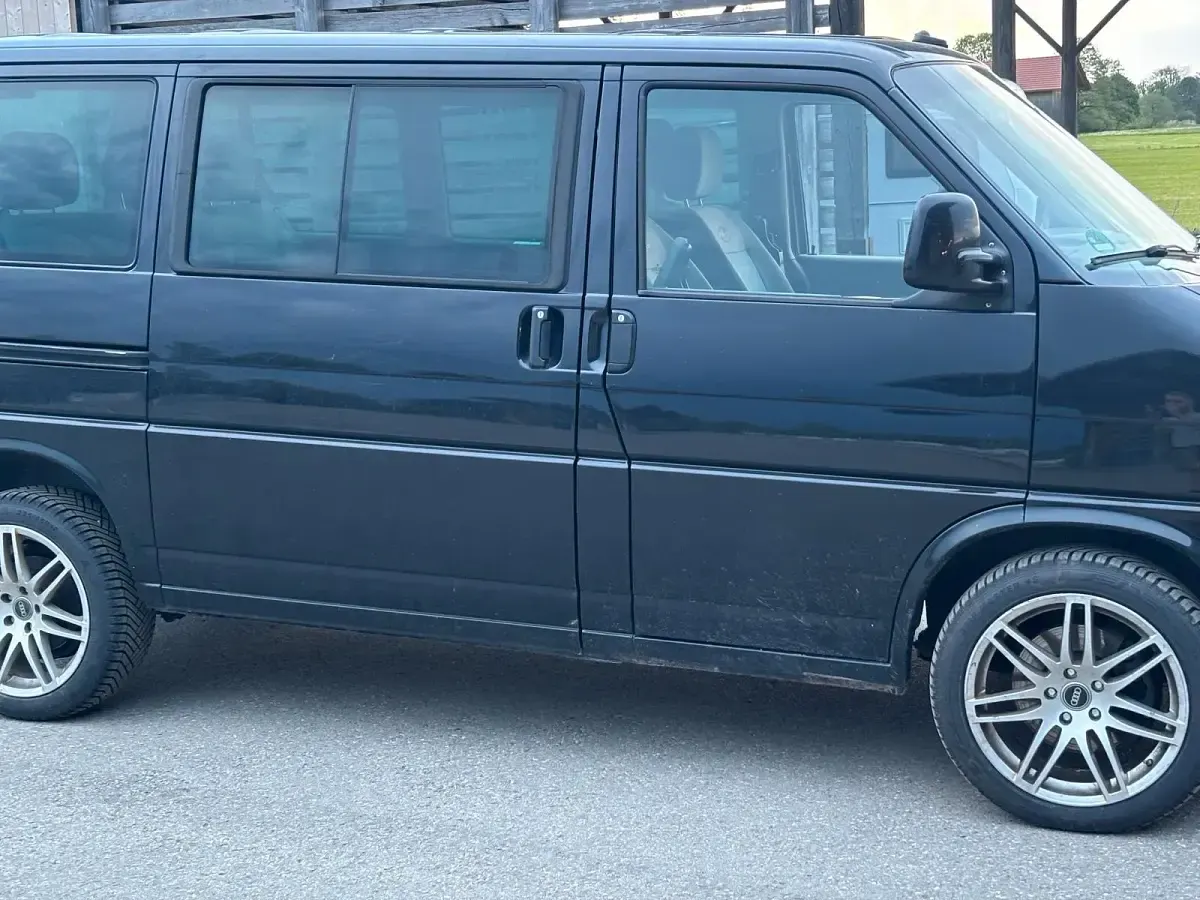 Gebraucht VW Multivan 151 PS (111 kW) 2001 Schwarz Van / Kleinbus