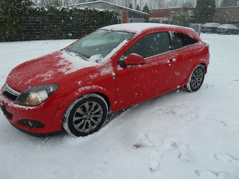 Rot Gebraucht 2010 Opel Astra GTC Edition Coupé | 1.650 € (Superpreis) - Bild 1/4