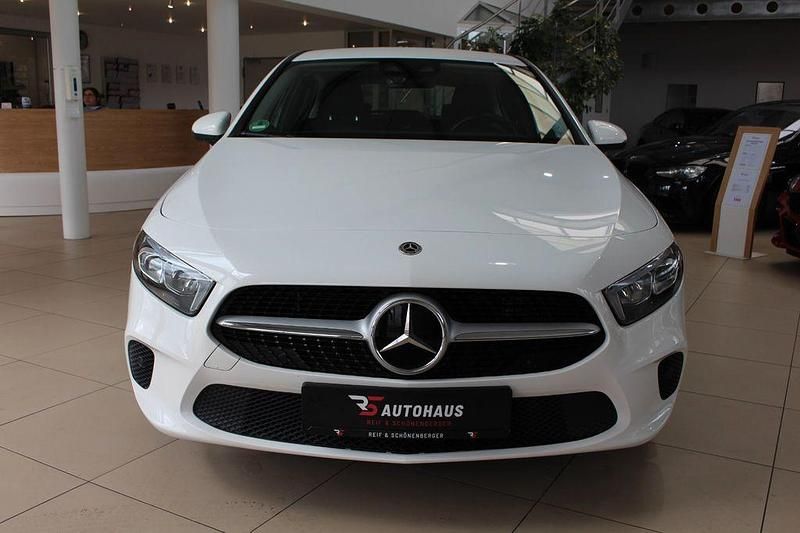Gebraucht Mercedes A250 160 PS (117 kW) 2022 Weiß Limousine