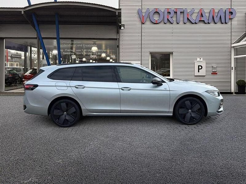 Gebraucht VW Passat Style 272 PS (200 kW) 2024 Silber Kombi