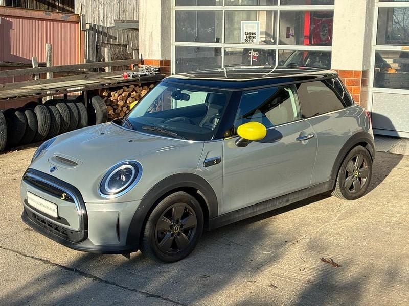 Grau Gebraucht 2022 Mini Cooper SE Kleinwagen | 15.990 € (Guter Preis) - Bild 1/4